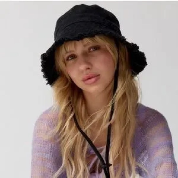 Urban Outfitters Mya Frayed Edge Bucket Hat NWOT - Picture 2 of 10